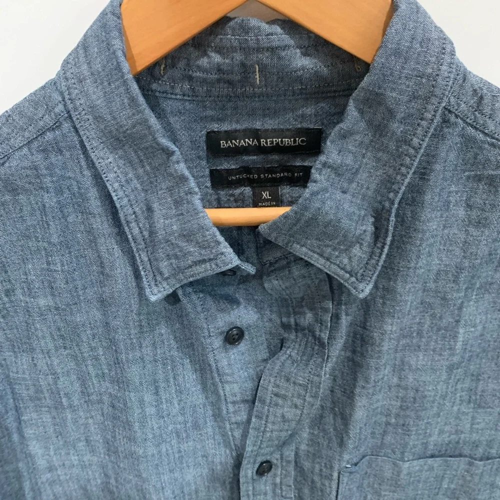 Banana Republic men’s Chambray Blue Casual Shirt size XL